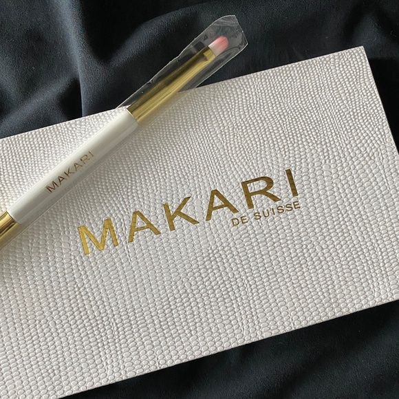 MAKARI EYE SHADOW PALETTE Plus Makeup bag Limited Edition NWT - Picture 9 of 14